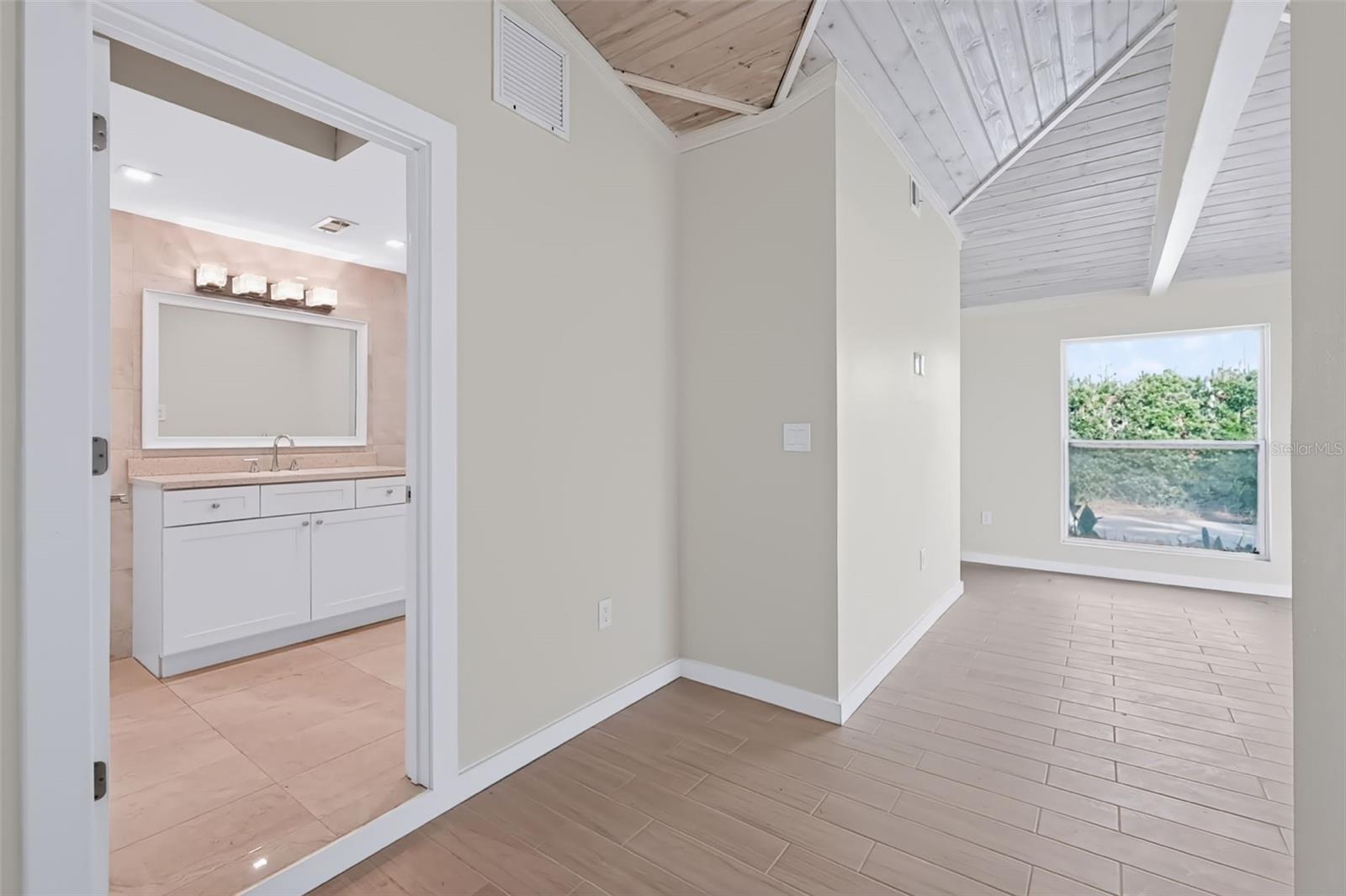 2123 BAYOU DR