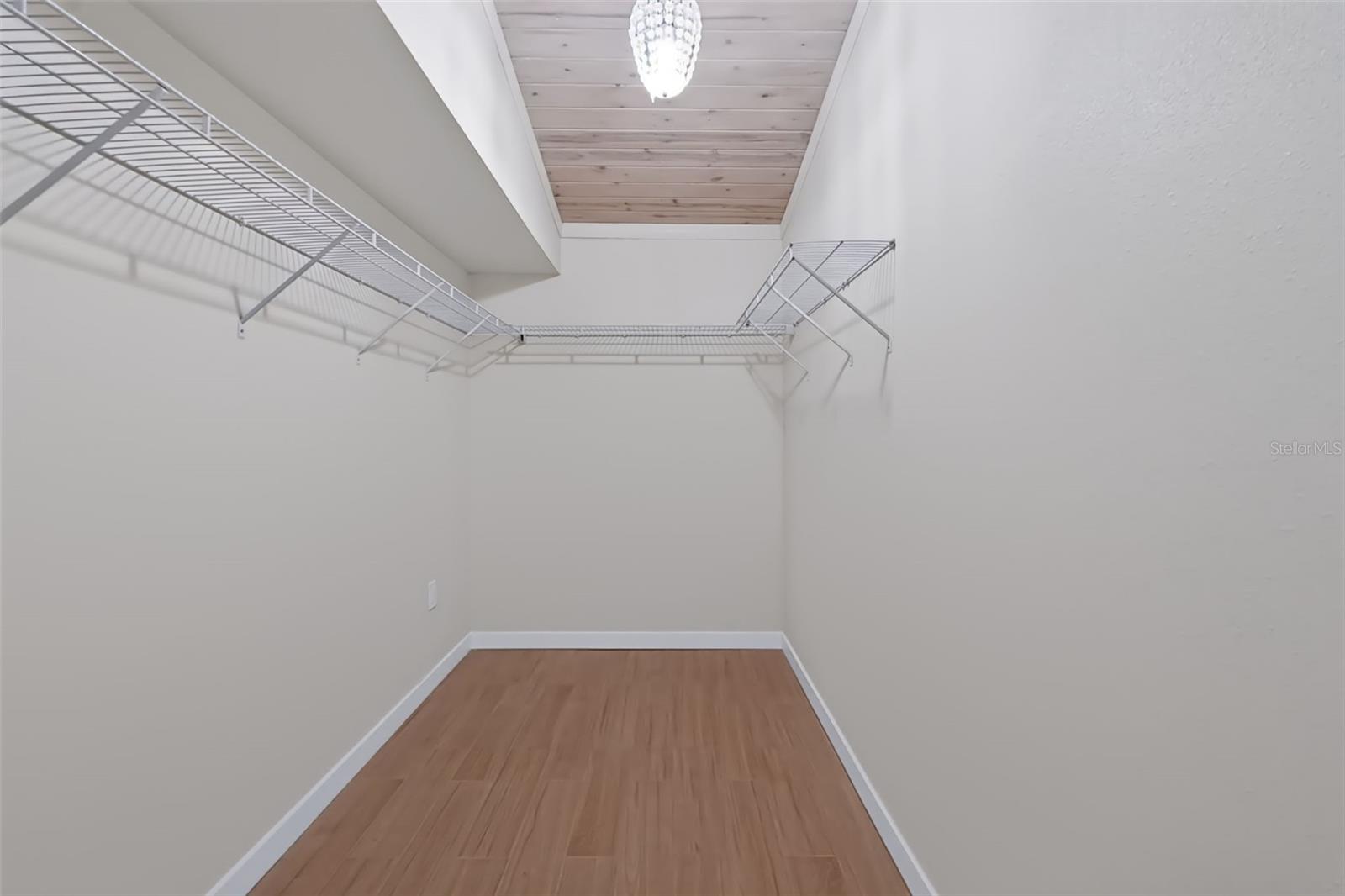 2123 BAYOU DR