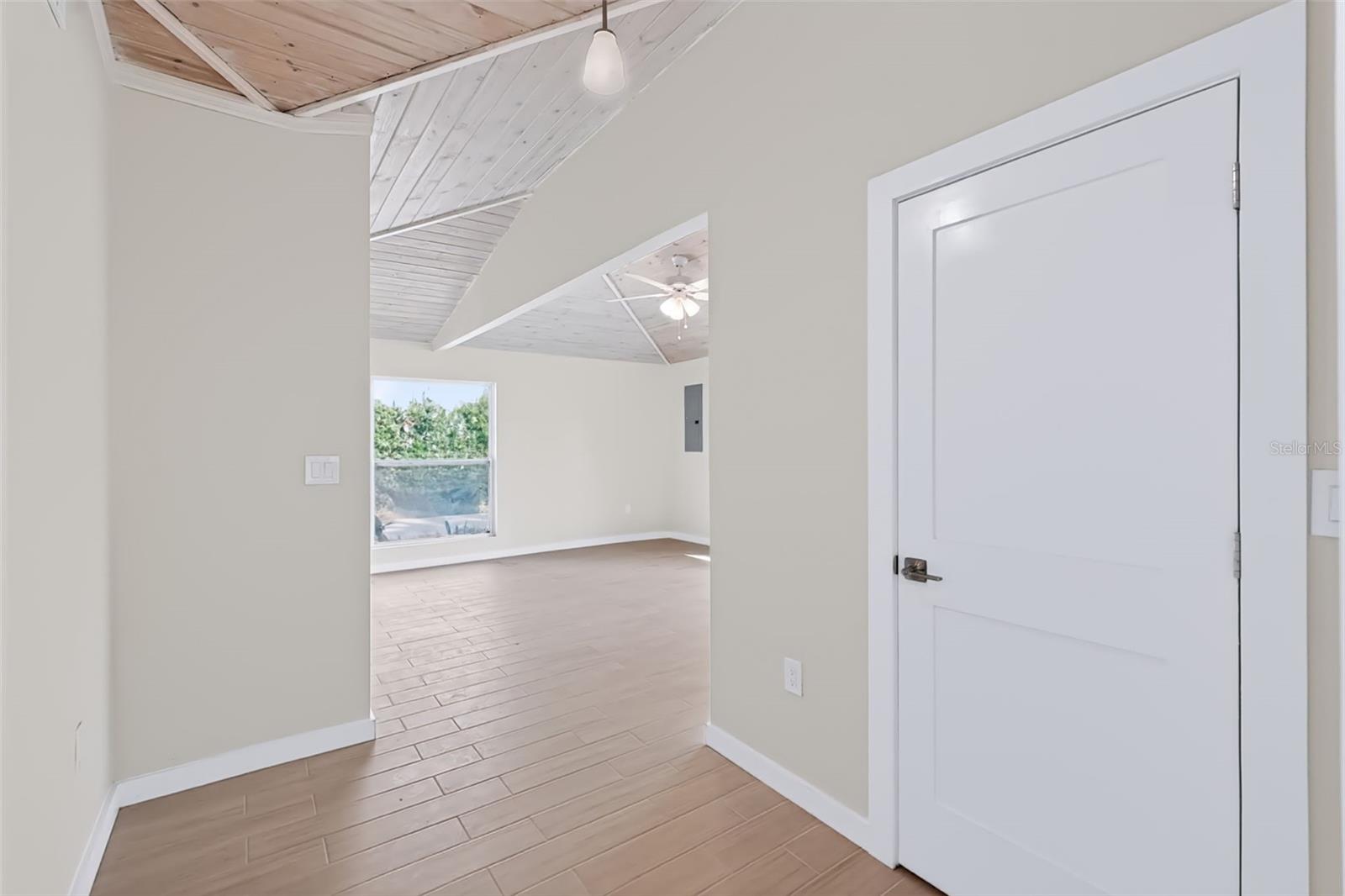 2123 BAYOU DR