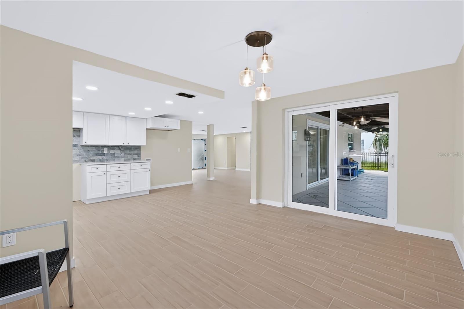 2123 BAYOU DR