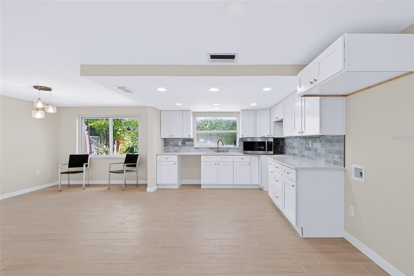 2123 BAYOU DR