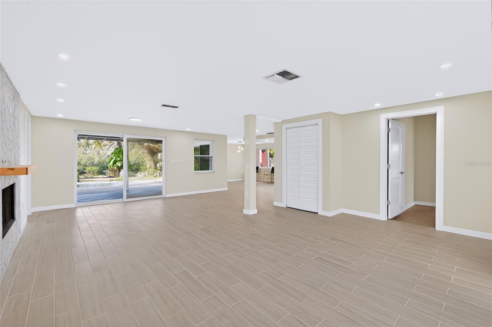 2123 BAYOU DR