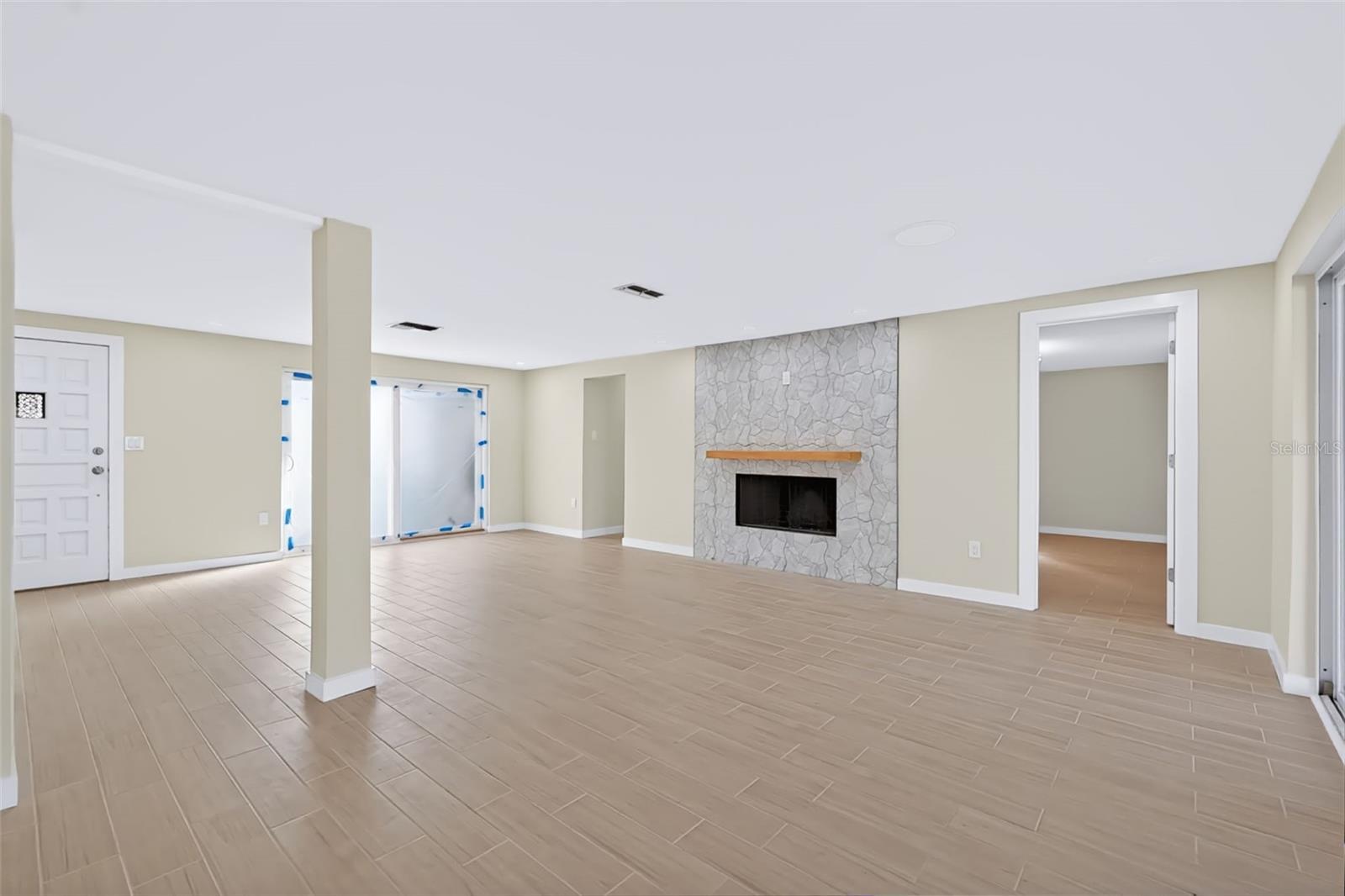 2123 BAYOU DR