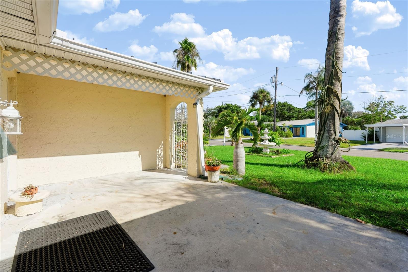 2123 BAYOU DR