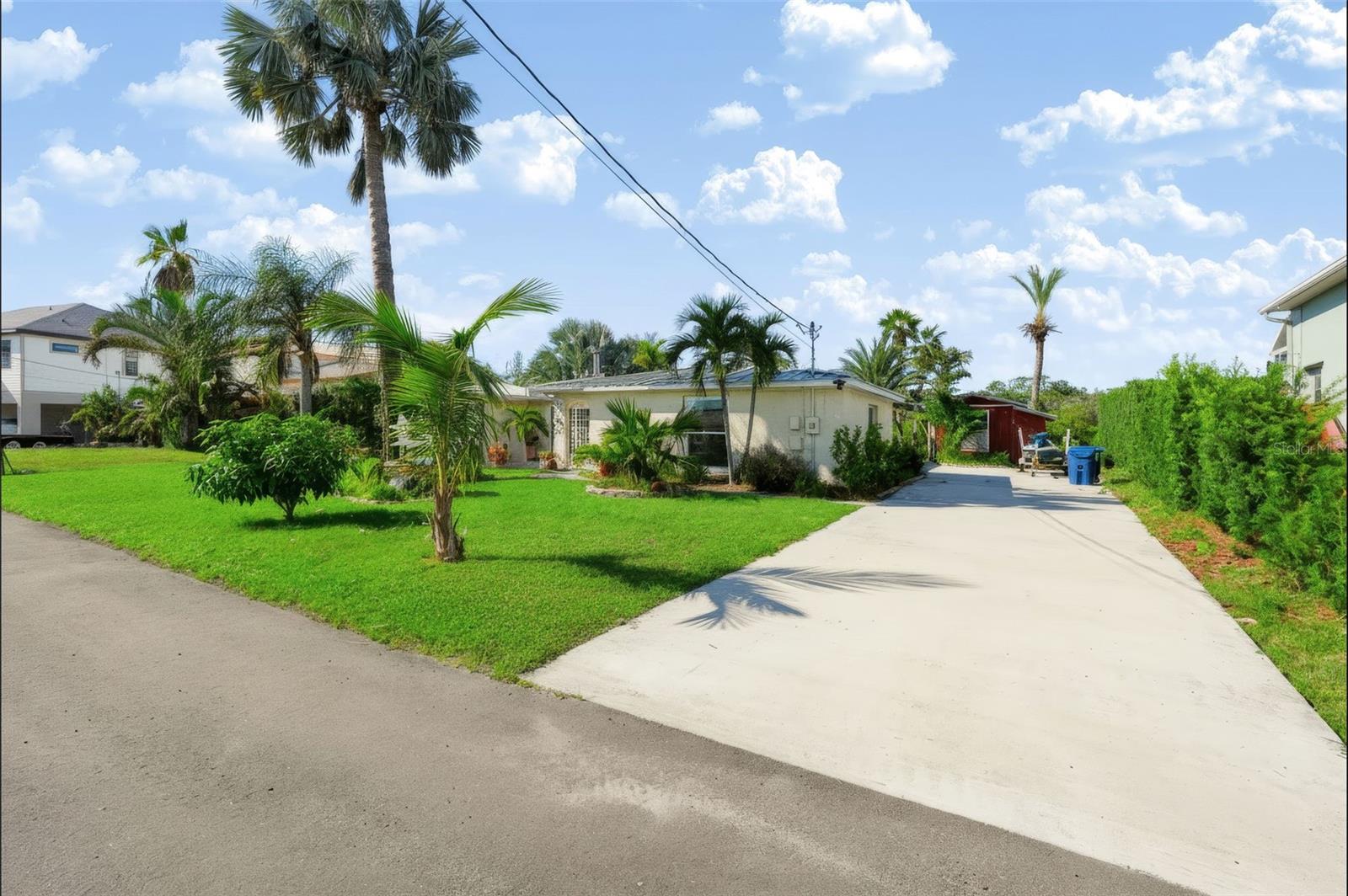 2123 BAYOU DR