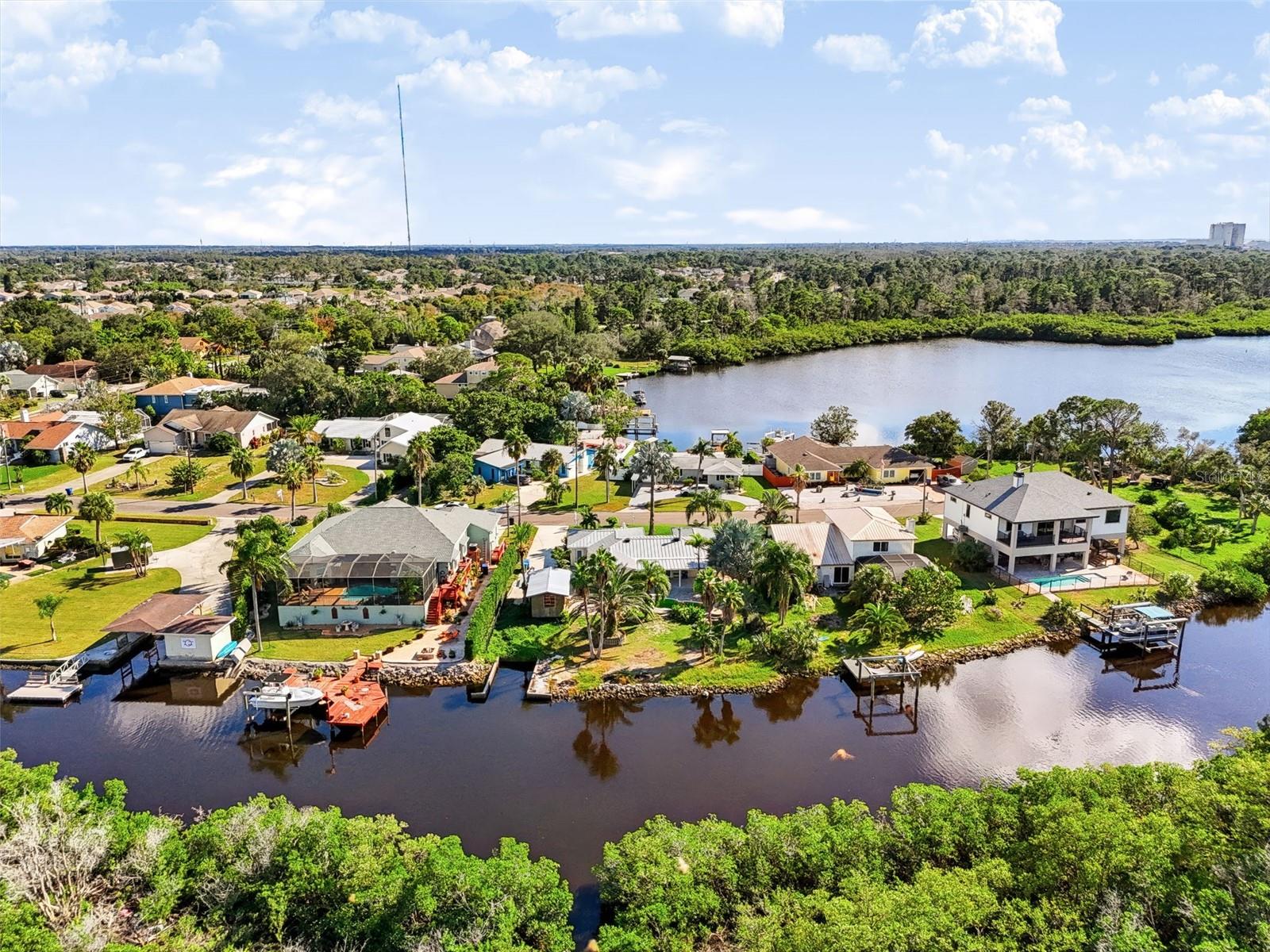 2123 BAYOU DR