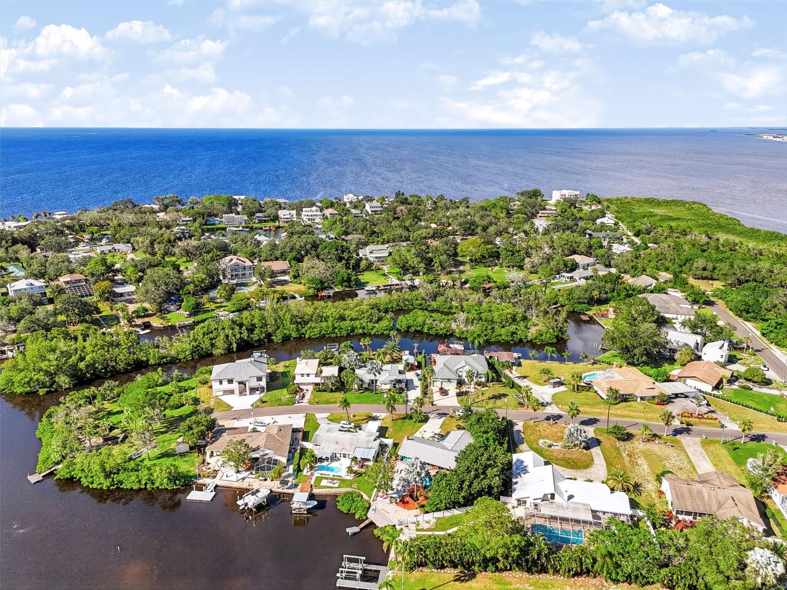 2123 BAYOU DR
