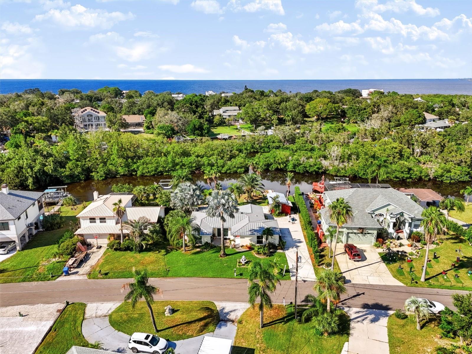 2123 BAYOU DR